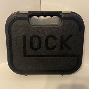 Lock case with accessories inside. carry case. New.